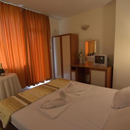 Hotel Stoyanov Равда Екстериор снимка