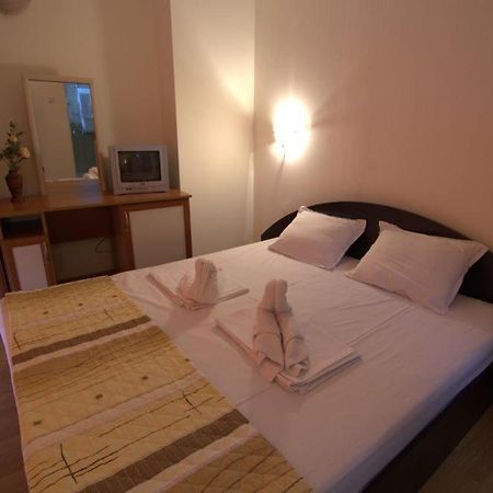 Hotel Stoyanov Равда Екстериор снимка