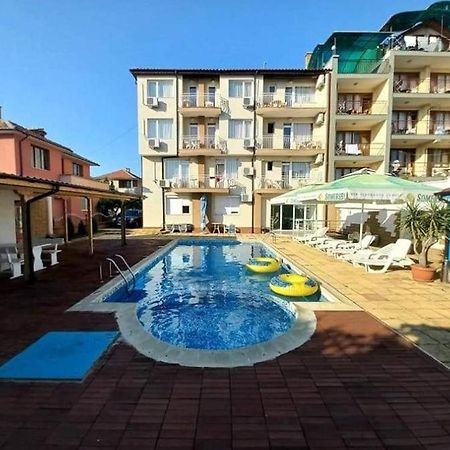 Hotel Stoyanov Равда Екстериор снимка