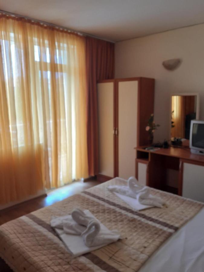 Hotel Stoyanov Равда Екстериор снимка