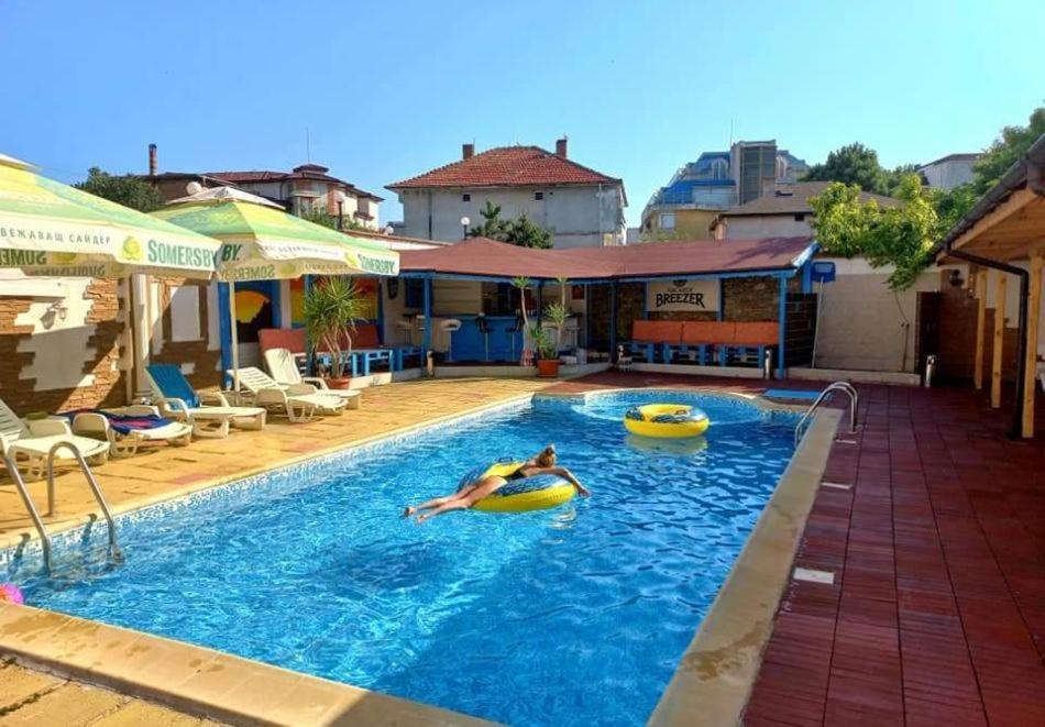 Hotel Stoyanov Равда Екстериор снимка
