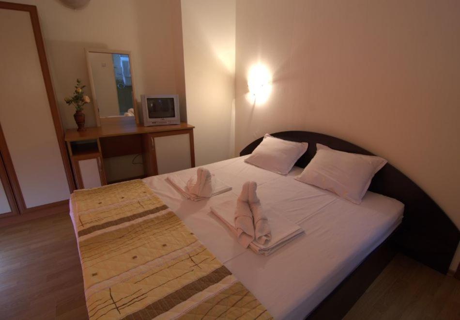 Hotel Stoyanov Равда Екстериор снимка