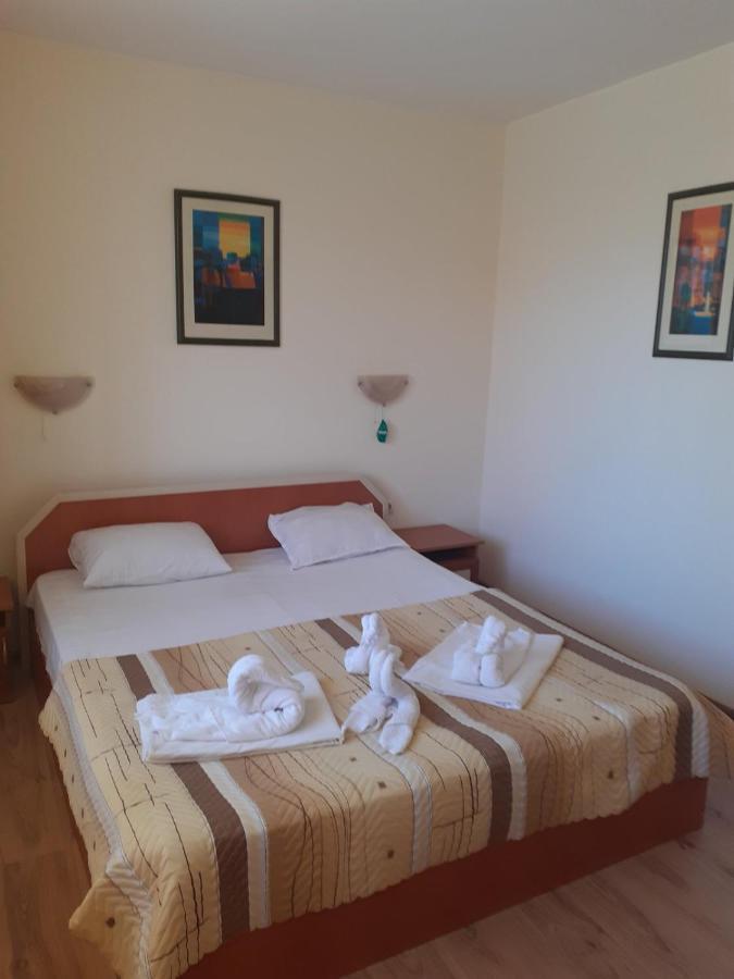 Hotel Stoyanov Равда Екстериор снимка