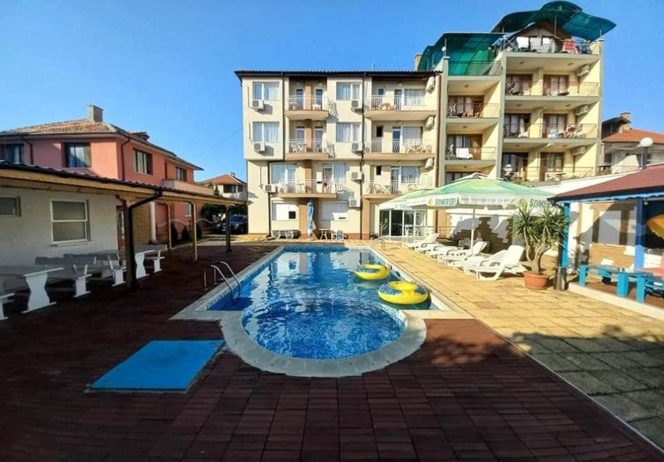 Hotel Stoyanov Равда Екстериор снимка
